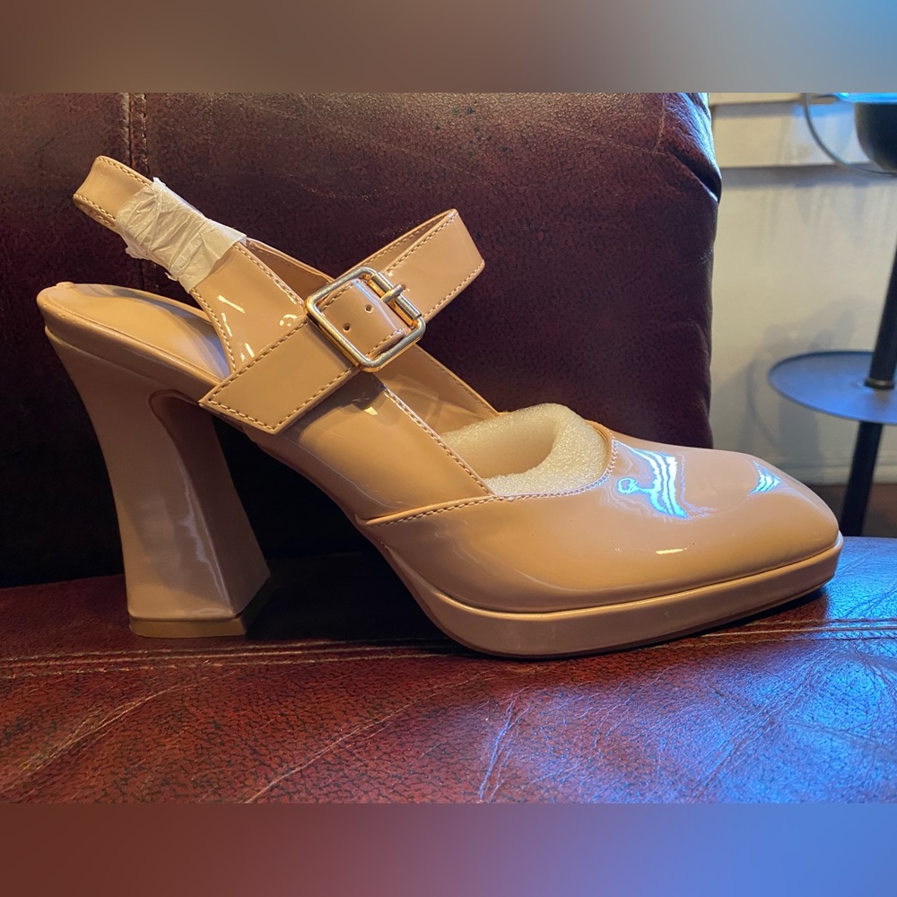 Chic Tan Block Heel Slingbacks